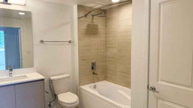 Building Photo - Luxury Condo in Millenia