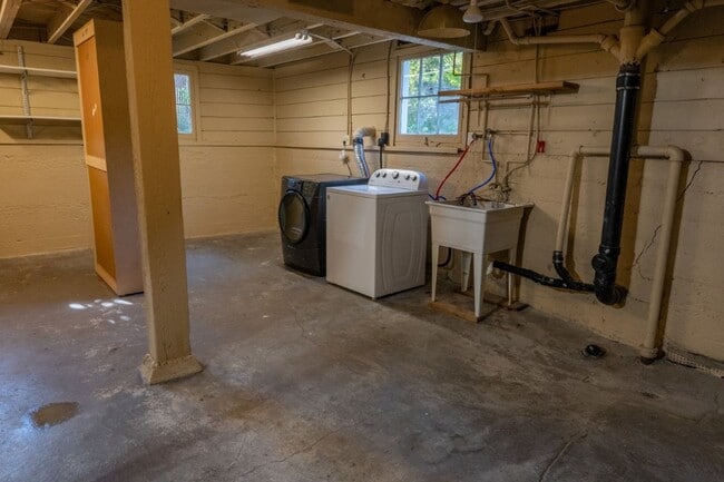 Building Photo - 4Bd/2Ba Seattle House