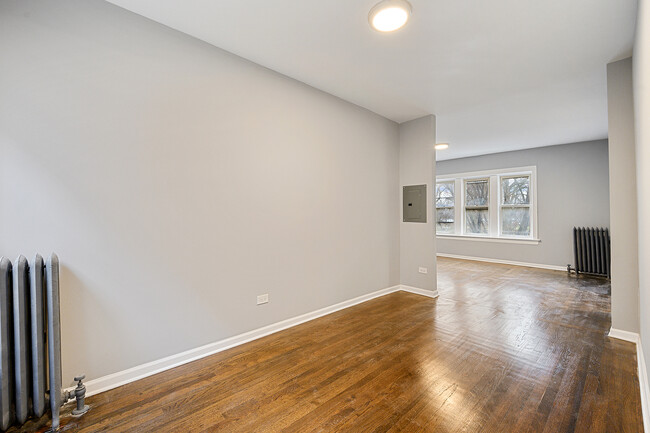 Building Photo - 2139 E 67th St