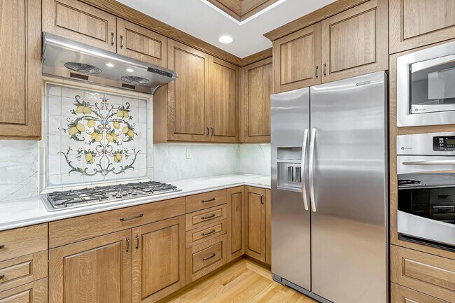 Building Photo - 302 Tadley Ct