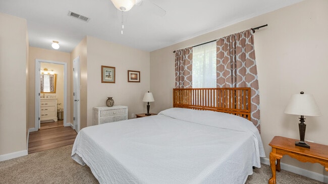 Building Photo - 5230 Soundside Dr