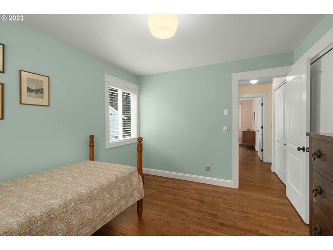 Building Photo - 8550 SW 10th Ave