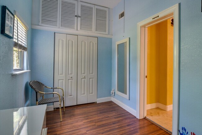 Building Photo - 2960 58th Ave S