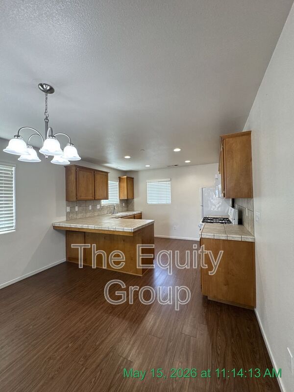 Building Photo - 2226 W Lark Ave