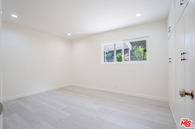 Building Photo - 17440 Fraser Pl