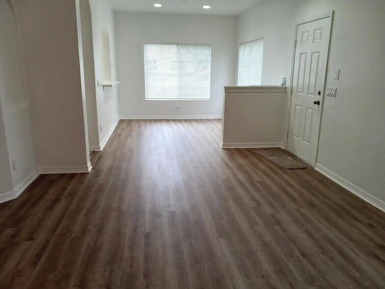 Building Photo - 268 Cape Harbour Loop