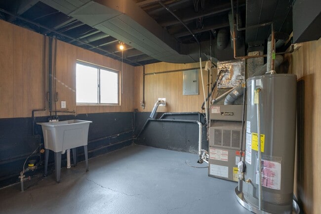 Building Photo - Must see FOUR bedroom Trilevel home