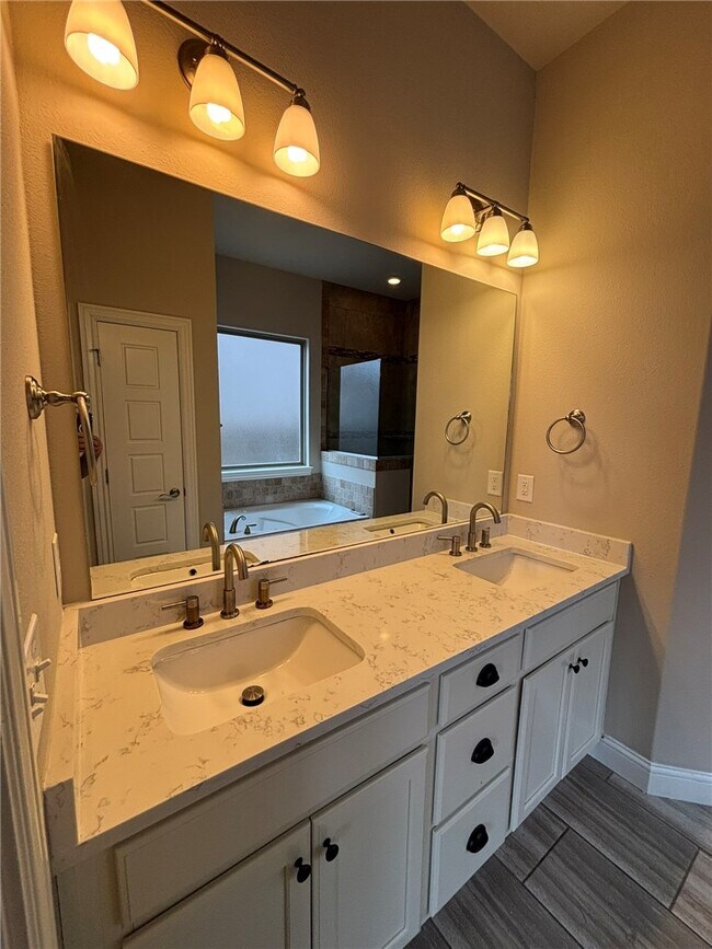 Building Photo - 4612 SW Birmingham St