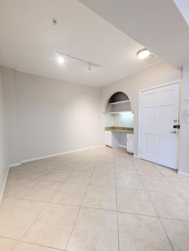 Building Photo - 2x2 Spacious, updated 5th floor unit with ...