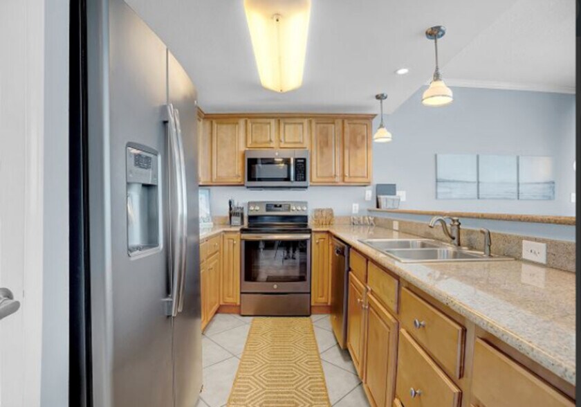 Building Photo - 1524 W Beach Blvd