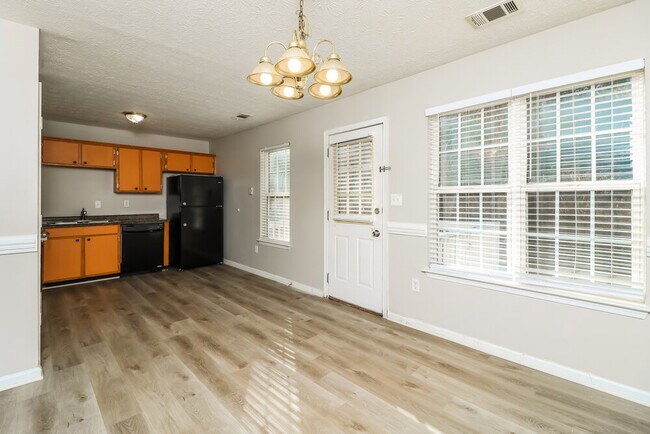 Building Photo - 145 S Barbara Ln