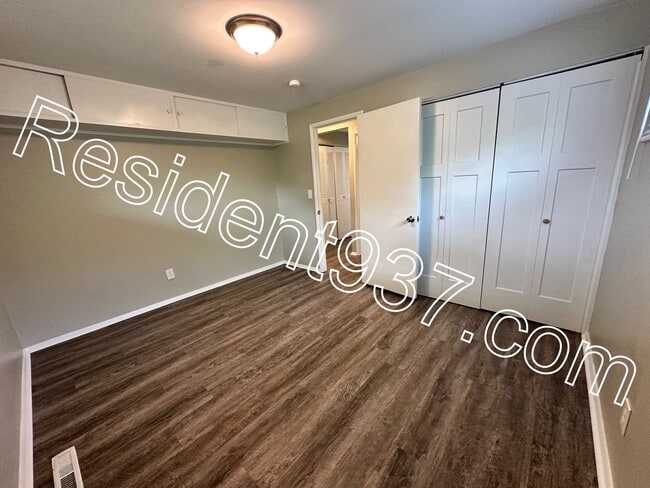 Building Photo - Newly Updated 4 Bed 2 bath home