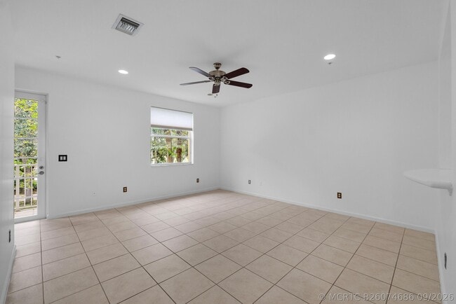 Building Photo - 3933 Monarch Ln