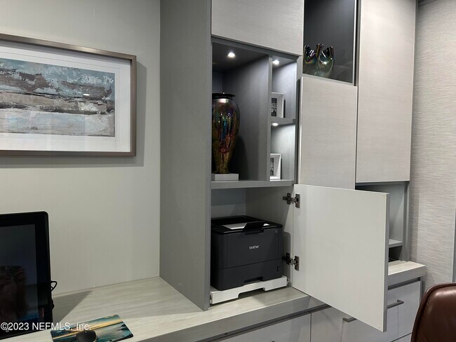 Building Photo - 937 Espinado Ave