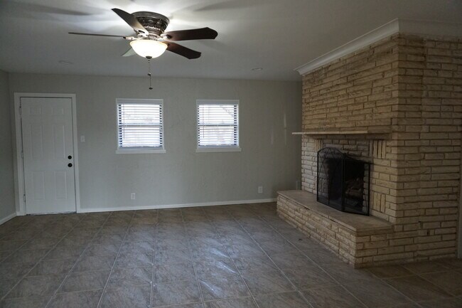 Building Photo - 2817 Wayside Ave