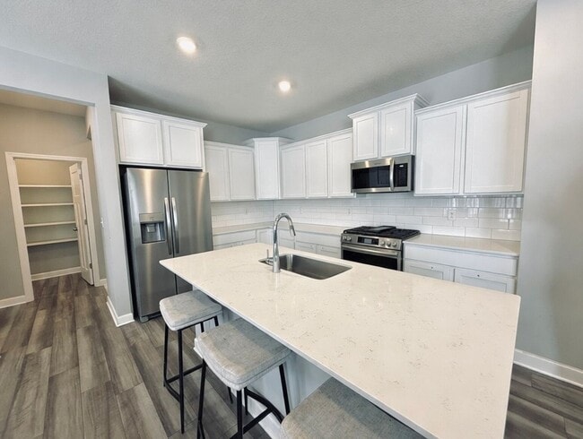 Building Photo - Beautiful New Construction 5bed 4bath Home in Otsego