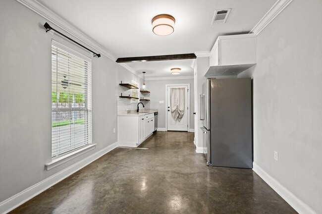 Building Photo - 32590 Weiss Rd