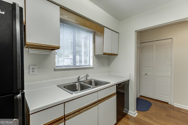 Building Photo - 33 Finch Trail NE