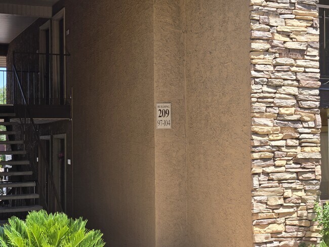 Building Photo - 5081 River Glen Dr