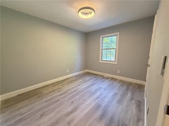 Building Photo - 528 Parkstone Ln
