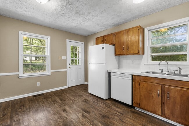 Building Photo - 2461 Mirahill Dr