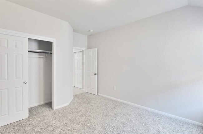 Building Photo - 145 Pine Island Ln