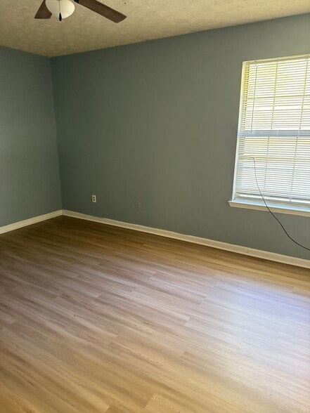 Building Photo - 5836 N Castlegate Dr