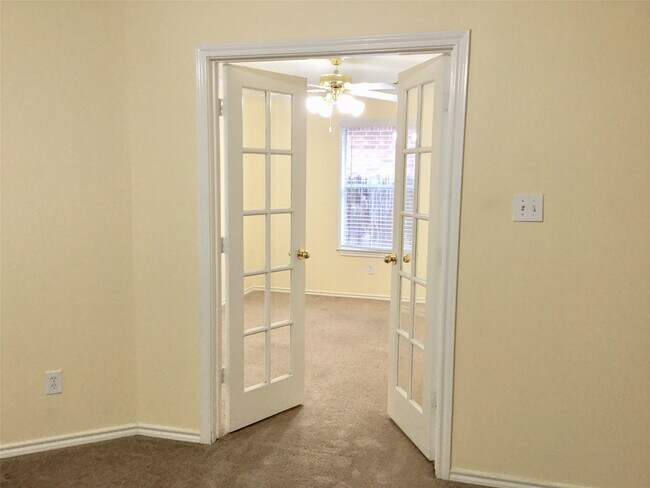 Building Photo - 114 N Queenscliff Cir