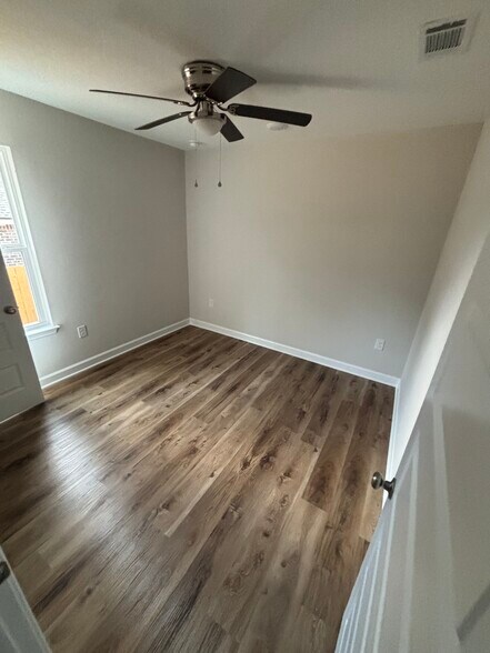 Building Photo - 1340 Hornbeam Dr