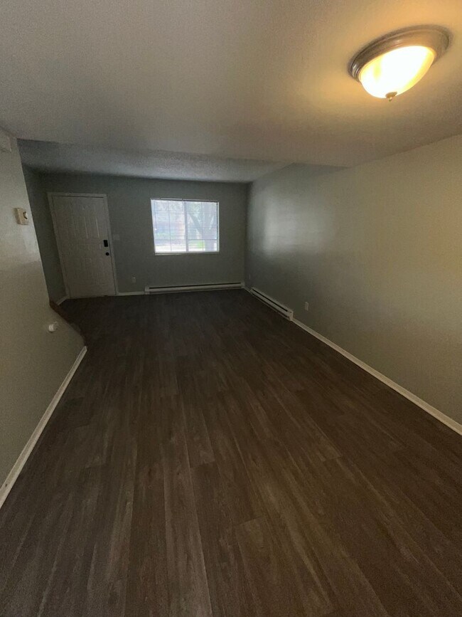 Building Photo - Newly Renovated 2-story Apartment Home | 2...