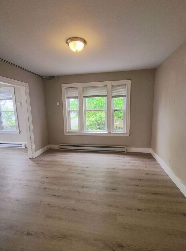 Building Photo - ****Cranston/Auburn Neighborhood - Two Bed...