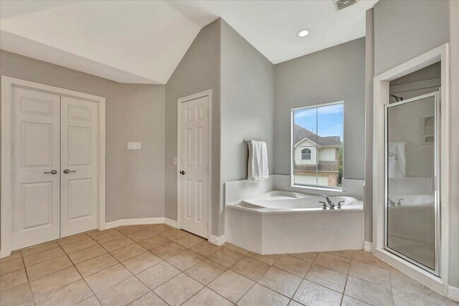 Building Photo - 12430 Timber Hollow