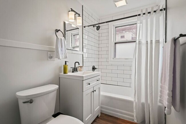 Building Photo - 38 George St