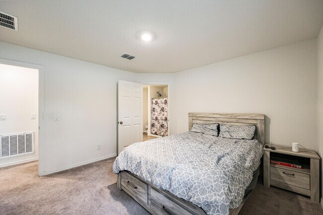 Building Photo - 1316 Gibralter St SW