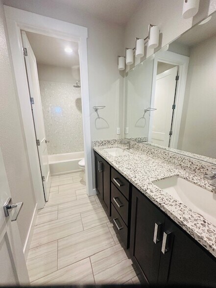 Building Photo - 361 Vinterra Ct
