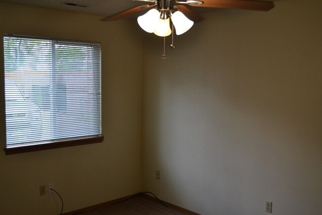 Building Photo - Main Level 2 Bedroom in Gated Community