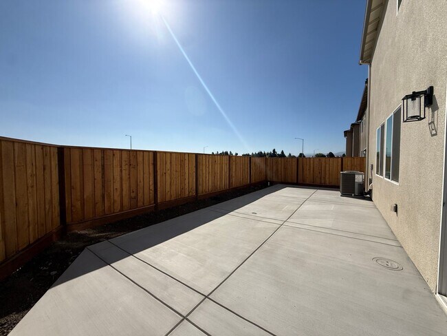 Building Photo - 211 Dogwood Ct