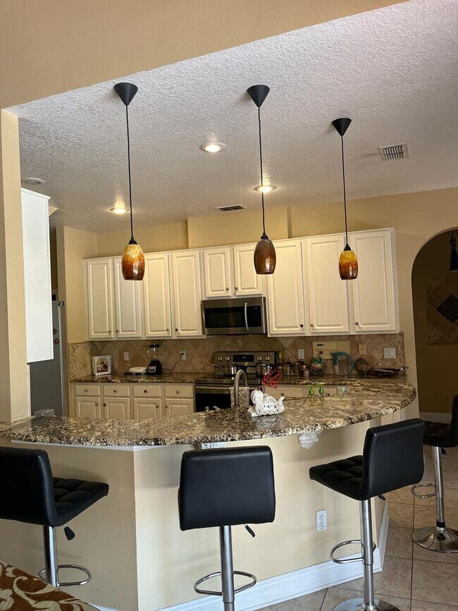 Breadfast Bar - 7670 Milano Dr