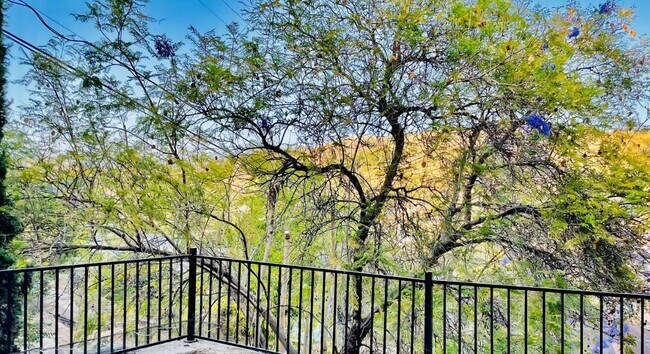 Private deck - 3420 Emma Ave