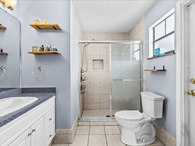 Building Photo - 1297 SE Floresta Dr