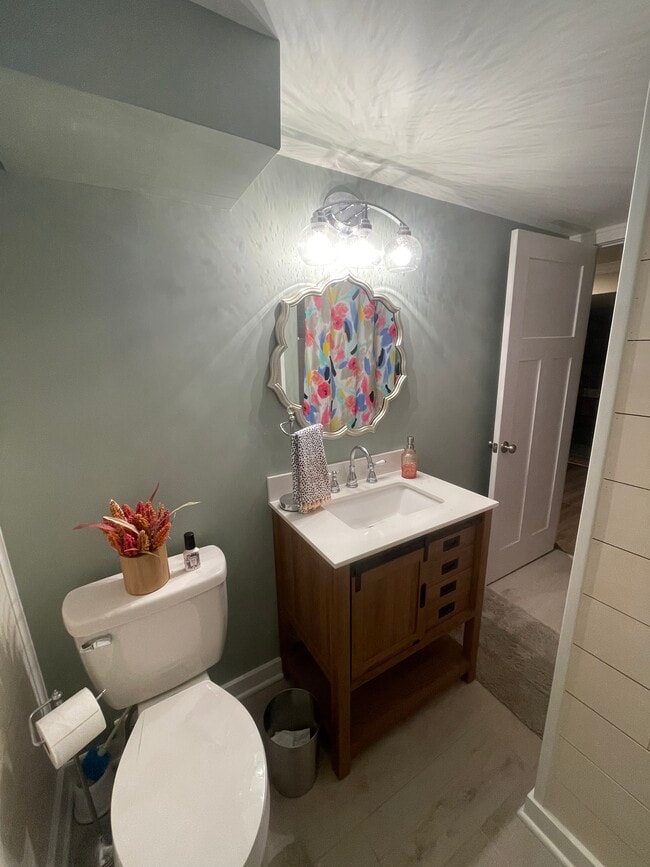 Building Photo - 1424 Longview Ave