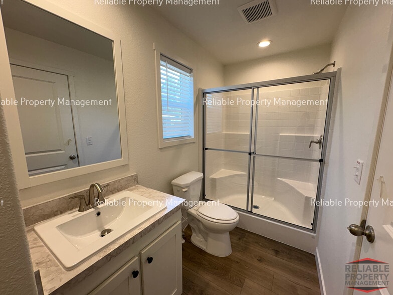 Building Photo - 440 Wilson Dr
