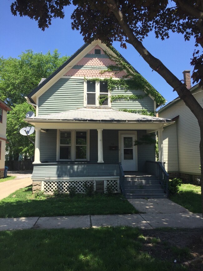 Primary Photo - 2 Bed 1 Bath House Aurora's Tanner Histori...