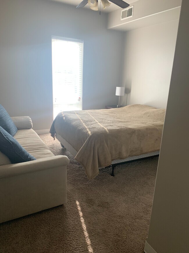 Building Photo - 3526 Eastbrook St