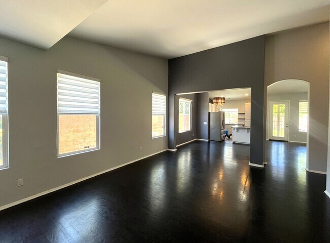 Building Photo - 3 bed, 2 bath located in Corona, CA!