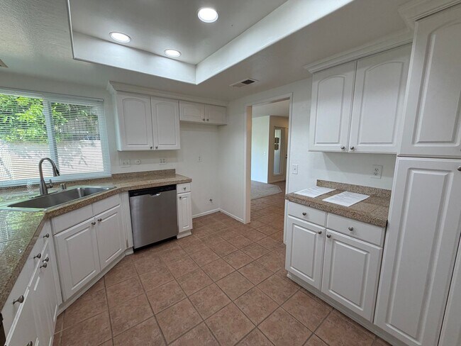 Building Photo - 800-806 S Park Hyde St