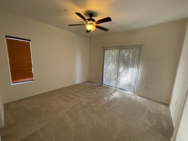 Building Photo - BEAUTIFULLY REMODELED TOWNHOUSE!