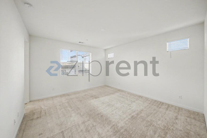 Building Photo - Unit