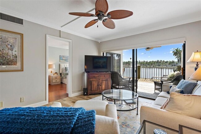 Building Photo - 6277 Bahia Del Mar Blvd S