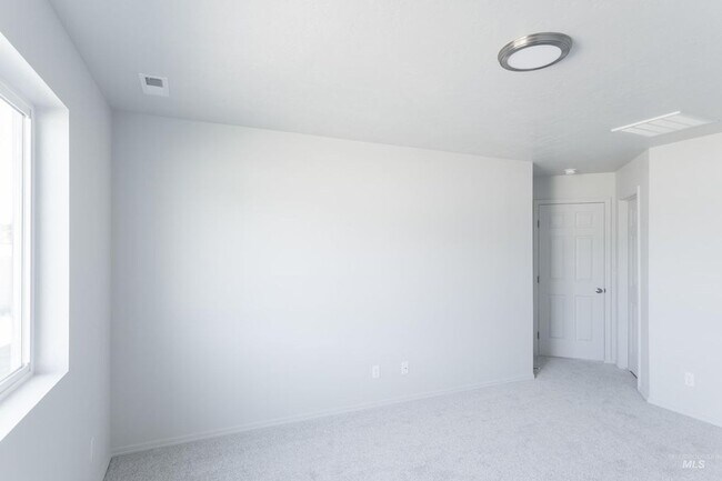 Building Photo - Beautiful Home with Bonus Room!